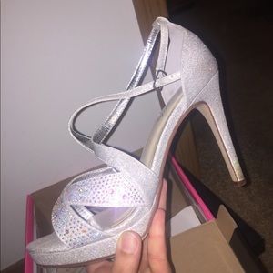 Silver Sparkled heels !